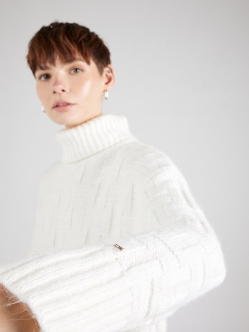 TOMMY HILFIGER Sweater in White