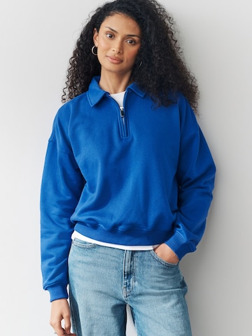 Next Sweatshirt 'Essential' i blå: framsida