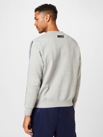 Nike Sportswear Bluzka sportowa w kolorze szary