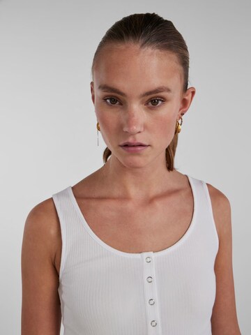 PIECES - Top 'Kitte' en blanco