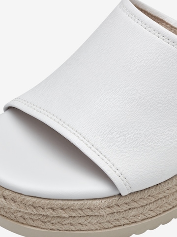 TAMARIS Mules in White