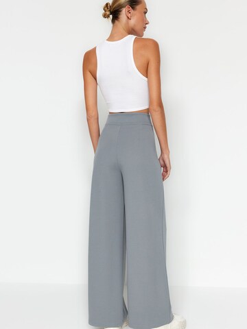 Wide Leg Pantalon à pince Trendyol en gris