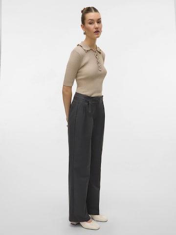 regular Pantaloni con pieghe 'VMNikki' di VERO MODA in grigio