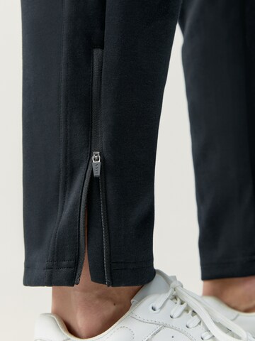 Born Living Yoga Slim fit Sports trousers 'Ness' in Black