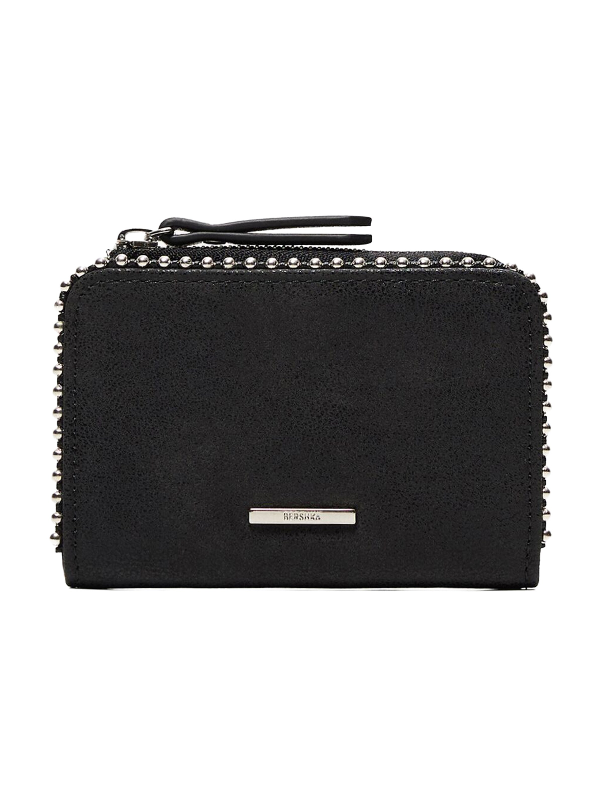 Bershka Etui in Schwarz: Vorderseite