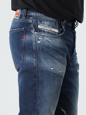 DIESELSlimfit Traperice '2019 D-STRUKT' - plava boja
