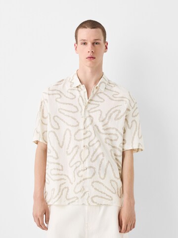 Bershka Comfort fit Overhemd in Beige: voorkant