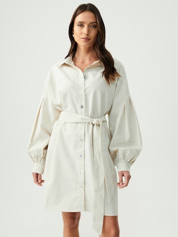 St MRLO Shirt Dress in White: front