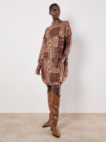 Robe Apricot en mélange de couleurs