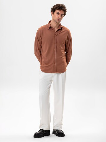 Antioch - Comfort Fit Camisa em castanho