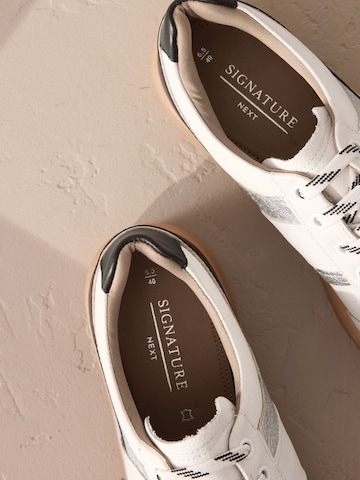 Sneaker low de la Next pe alb