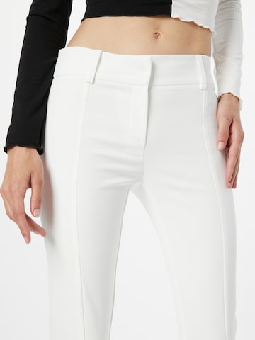 Slimfit Pantaloni di PATRIZIA PEPE in bianco