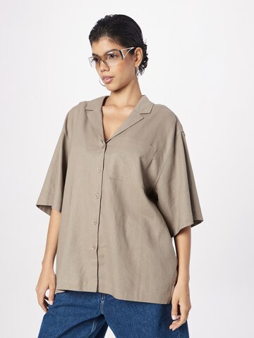WEEKDAY - Blusa 'Eva' en marrón: frente