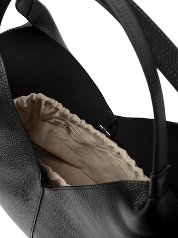L37 HANDMADE SHOES Ročna torbica 'NOTHING LEFT TO PROVE' | črna barva