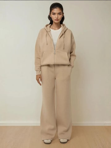 Hiccup Zip-Up Hoodie in Beige