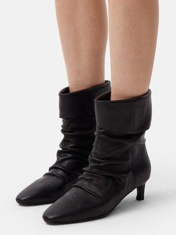 L37 HANDMADE SHOESGležnjače 'DARK SIDE BLOOM' - crna boja