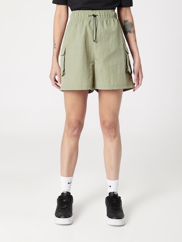 Nike Sportswear Широка кройка Карго панталон в зелено: отпред