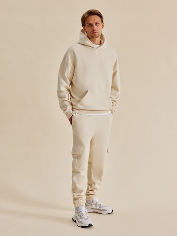 DAN FOX APPAREL Tapered Cargo Pants 'Taylor Heavyweight' in White