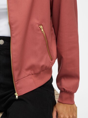 Veste mi-saison 'VIBubble' VILA en rouge
