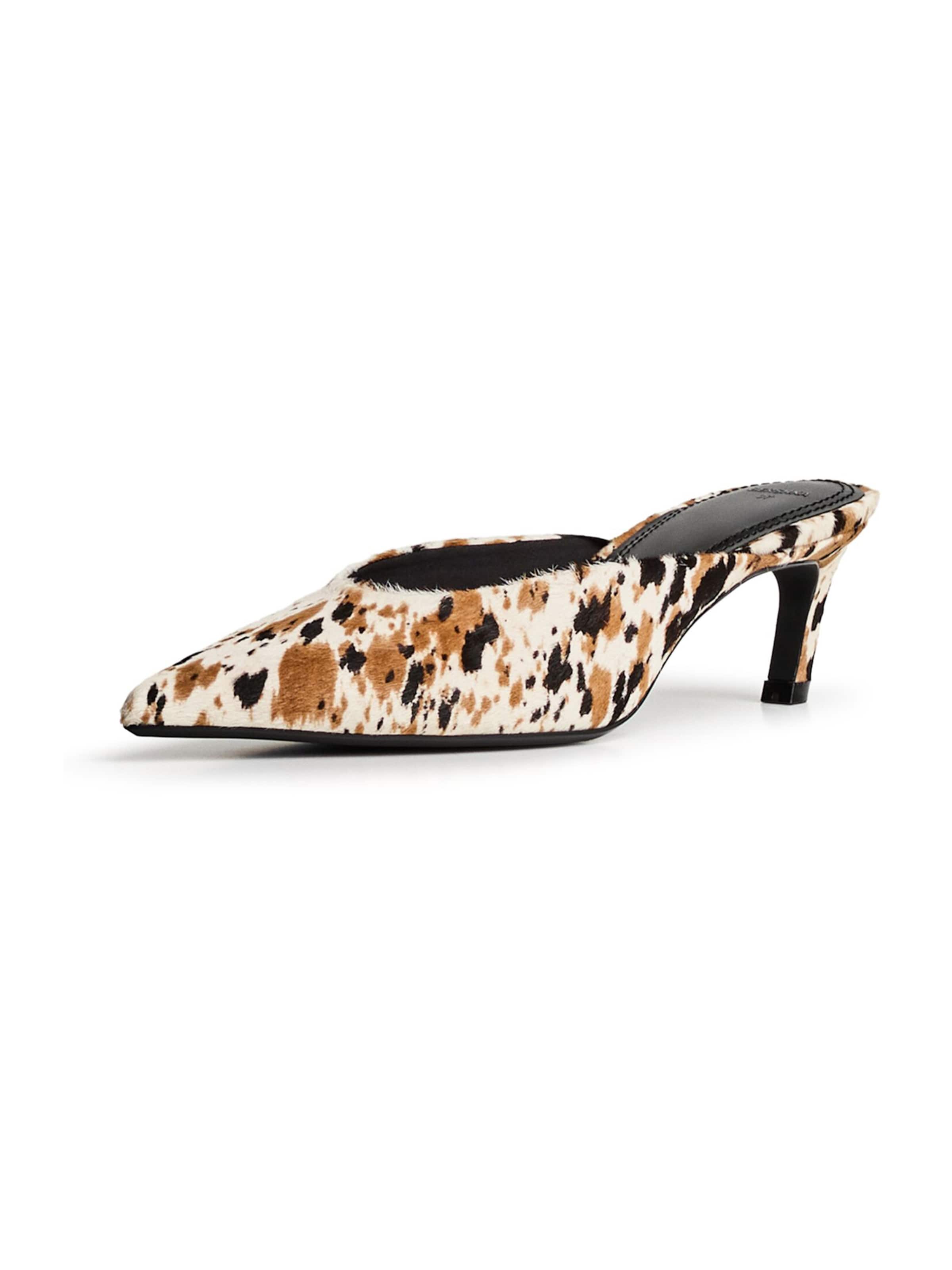 Bershka Pantofle – béžová: přední strana