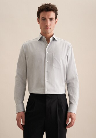 Coupe regular Chemise business SEIDENSTICKER en gris : devant