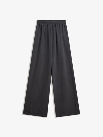 Bershka Bő szár Nadrág - szürke