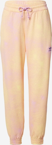 ADIDAS ORIGINALS - Tapered Pantalón 'Allover Print Cuffed' en lila: frente