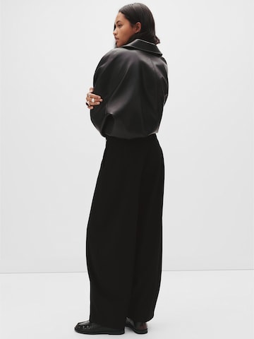 Pull&Bear Wide leg Pleat-front trousers in Black