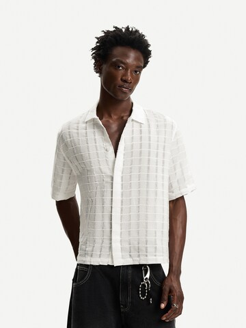 Bershka Comfort Fit Skjorte i hvid: forside