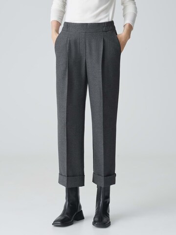 Loosefit Pantaloni con pieghe 'Maikito' di OPUS in grigio: frontale