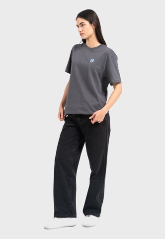 Oldskull Shirt 'Retro Roadtrip Logo Graphic' in Grey