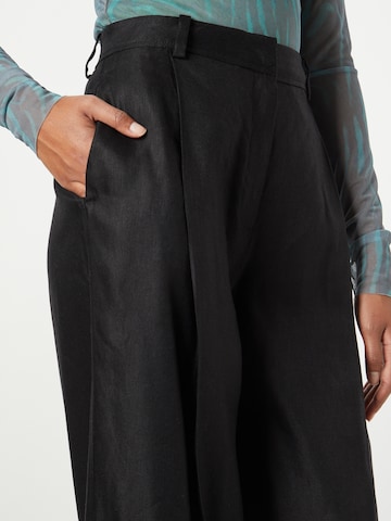 WEEKDAY Wide leg Trousers with creases 'Elie' in Black