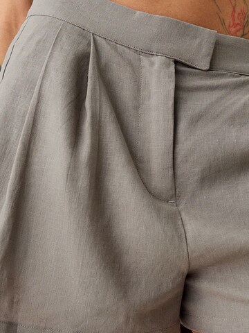 Bershka Regular Pleat-Front Pants in Beige