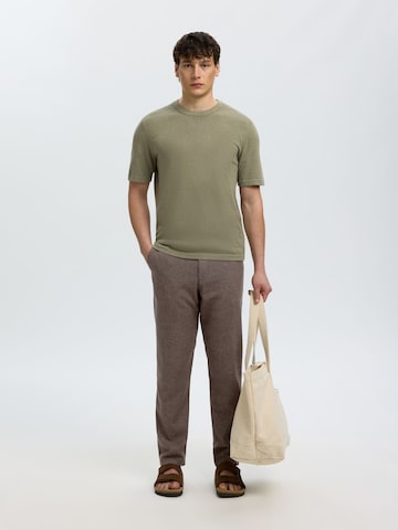 Coupe slim Pantalon 'SLHBrody' SELECTED en marron