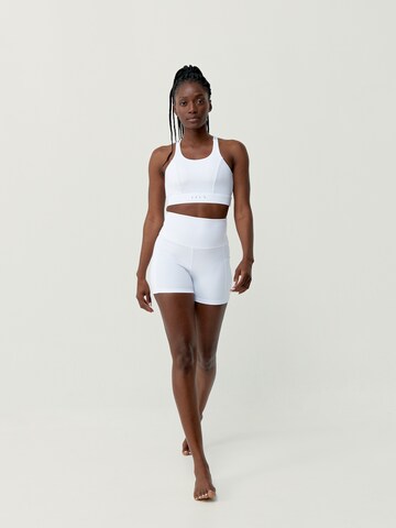 Skinny Pantalon de sport 'Cira' Born Living Yoga en blanc