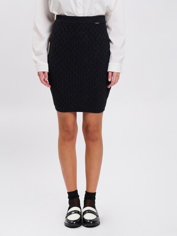 Influencer - Falda en negro: frente