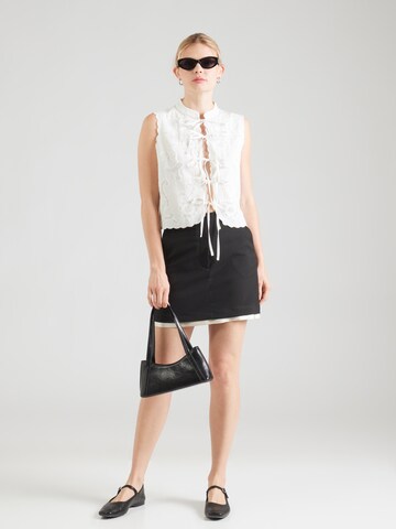 Chemisier 'ROUAMELINE' ROUGE EDIT en blanc