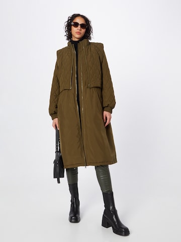 Manteau mi-saison 'Sienna' co'couture en vert : devant