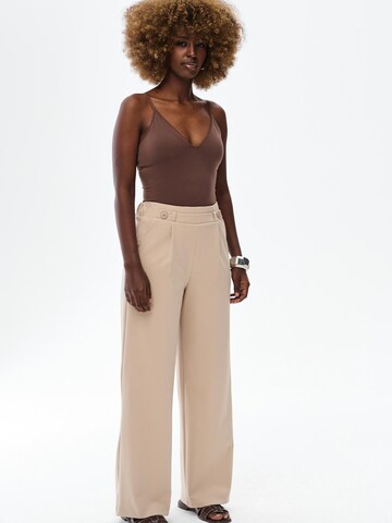 Blue Shadow Wide leg Pants 'Paloma' in Beige