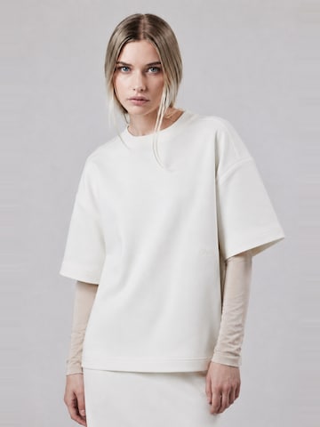 OWN Off With NatureSweater majica 'T-Shirt Girocollo Loose Fit in Interlock Off White' - bijela boja: prednji dio