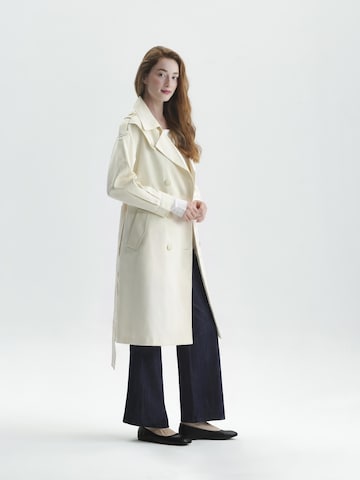 TorWeit Between-Seasons Coat 'Long Trench Coat' in White