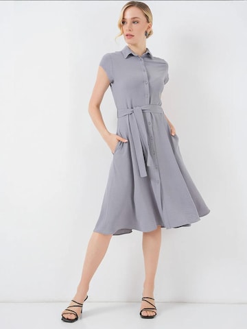 Bigdart - Vestidos camiseiros em cinzento: frente