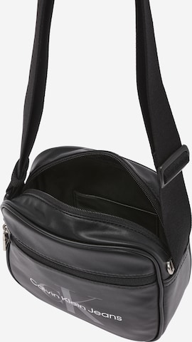 Sac à bandoulière Calvin Klein Jeans en noir