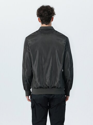 Youthup Between-Season Jacket in Black