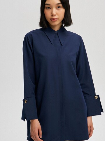 Touché Privé - Camiseta 'Poplin Shirt With Wide Cuff' en azul
