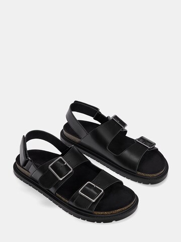 Pull&Bear Sandal i svart