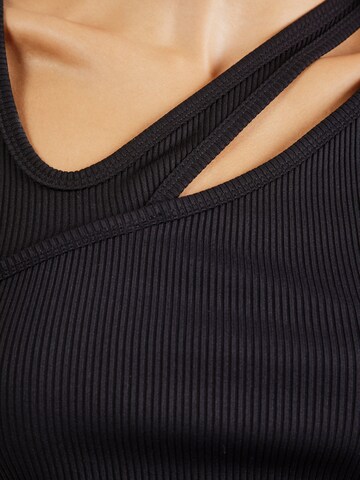 Top 'Datrus' di HUGO in nero