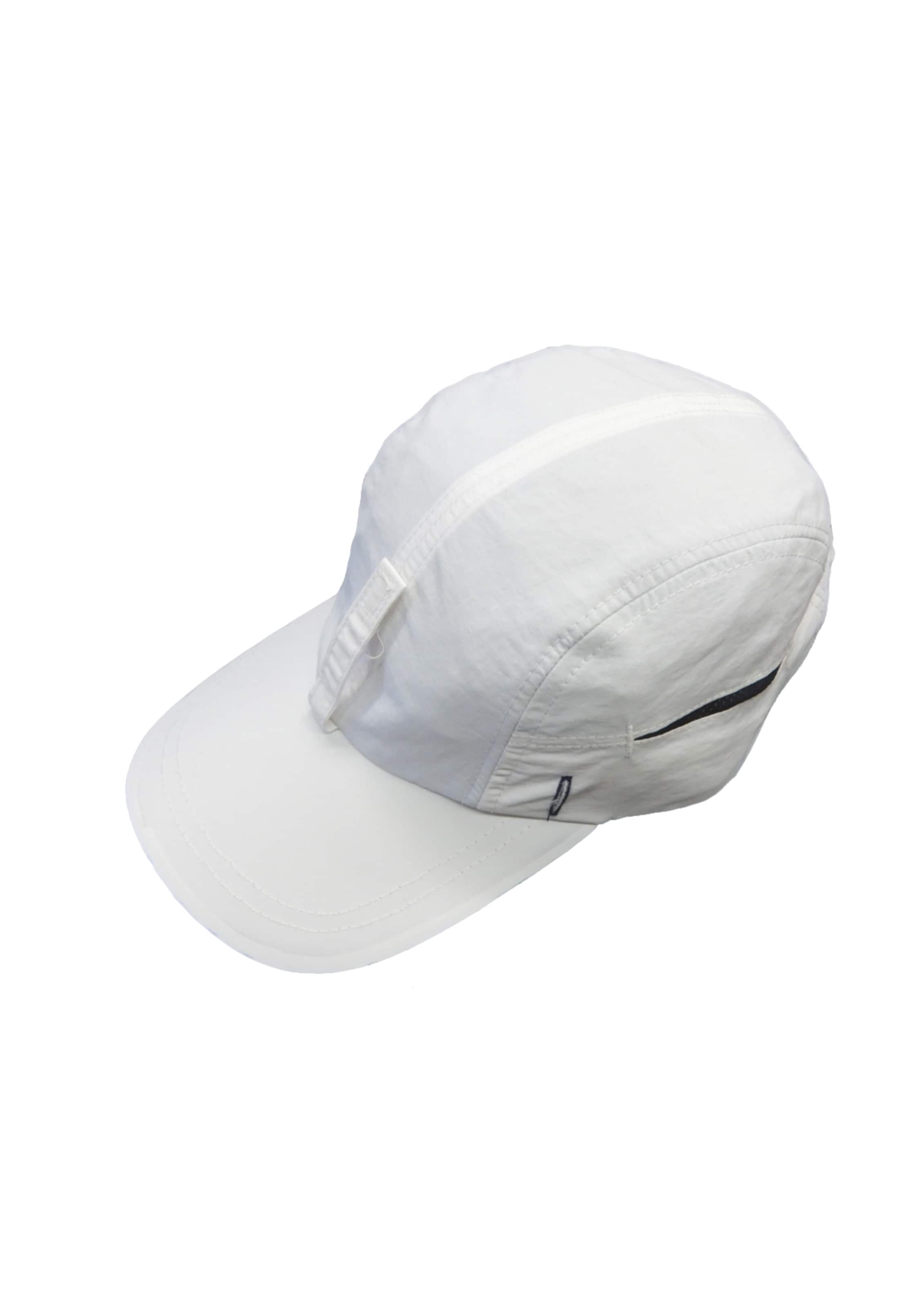 Chaplino Cap in White: front