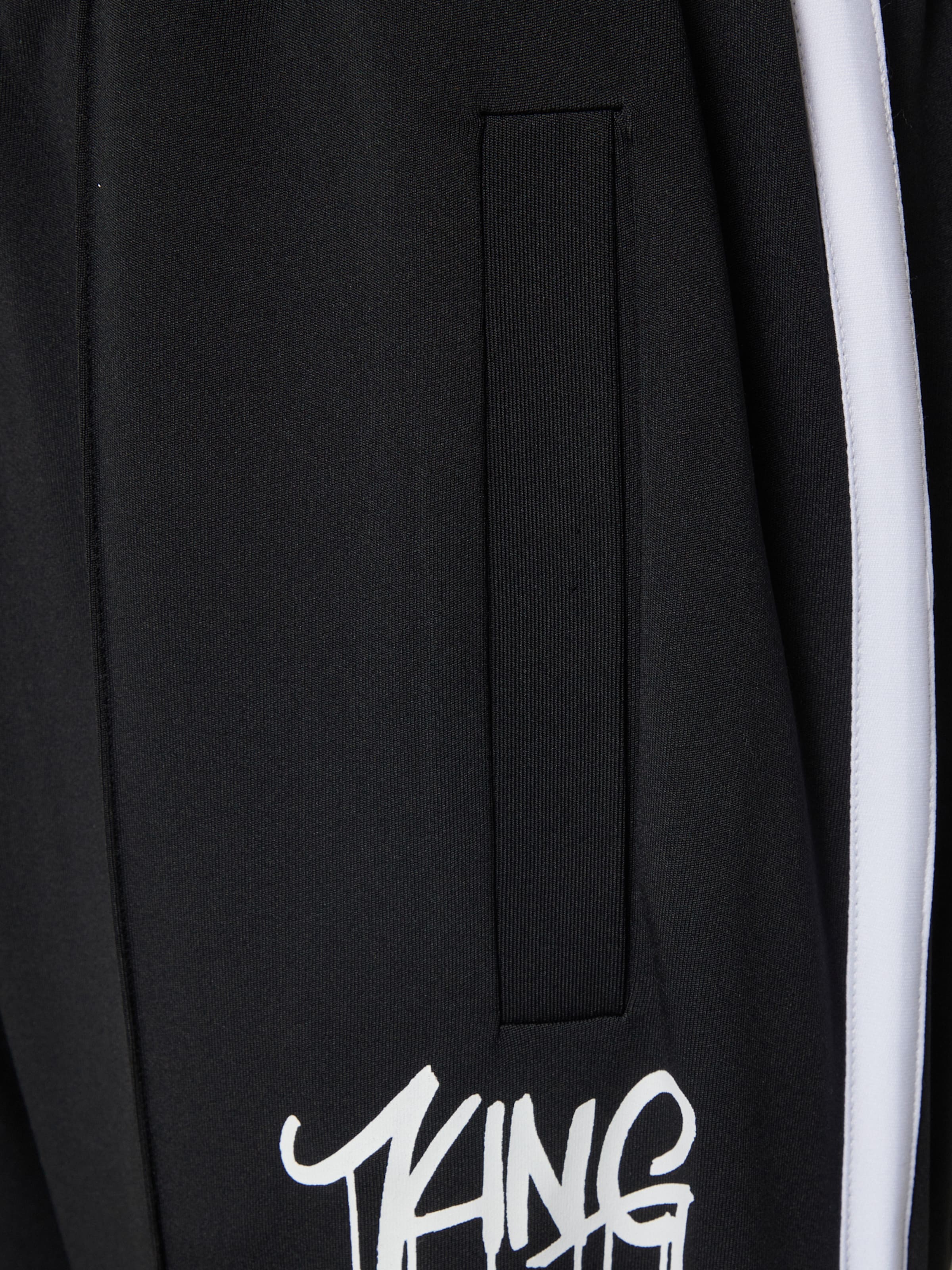 ABOUT YOU x Kingsley Coman Обычный Штаны 'Kian' в Черный