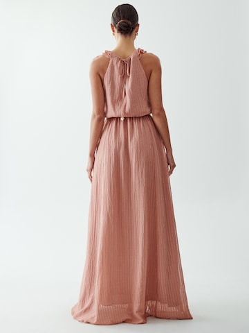 The Fated Evening dress 'CORETTA' in Pink: back